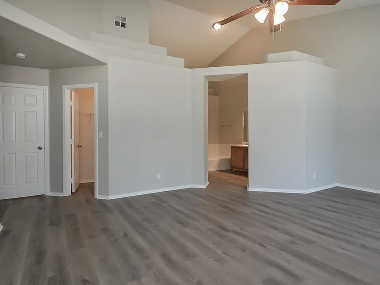 698 Senator Ct — Photo 10