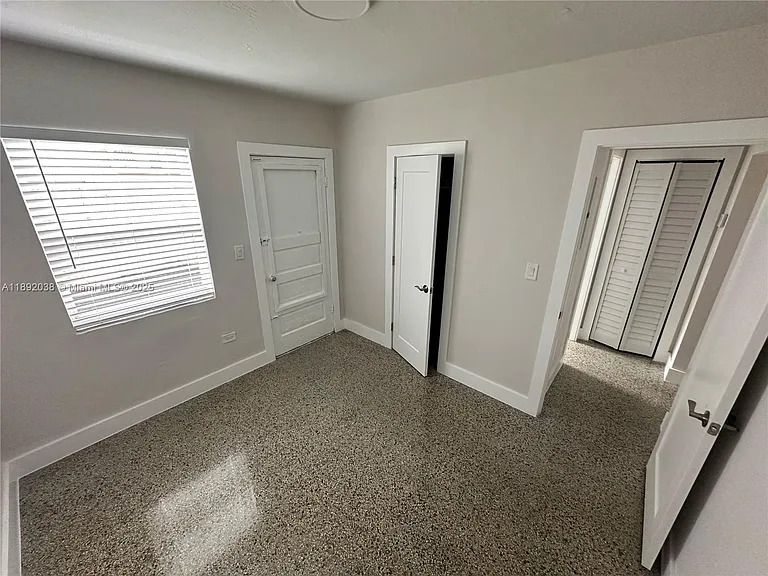 211 SW 18th Ave #2 — Photo 8