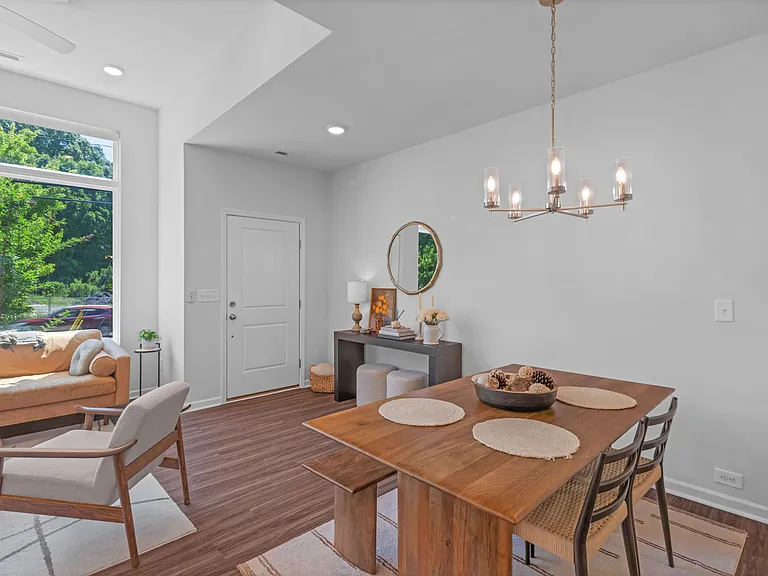 2211 Statesville Ave — Photo 9