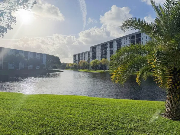 2228 N Cypress Bend Drive #407, Pompano Beach, FL 33069