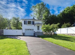 22 Sherwood Dr, Nanuet, NY 10954