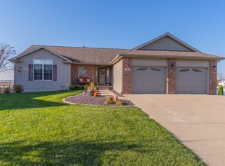 38 Fedor Cir, Bloomington, IL 61705