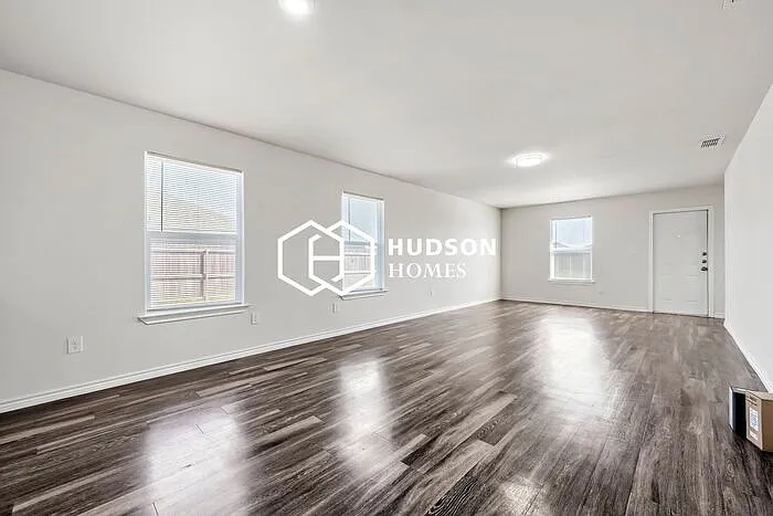 4 bed, 2.0 bath, 1571 sqft, $2,615 — Photo 4