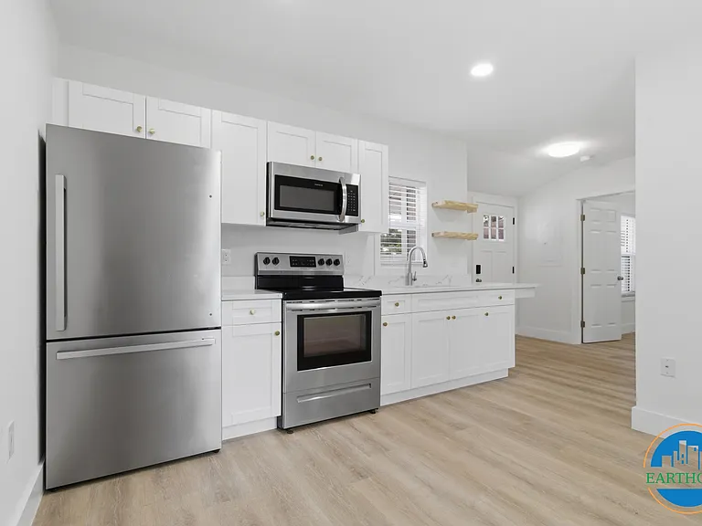701 W Plaza Pl #B — Photo 6