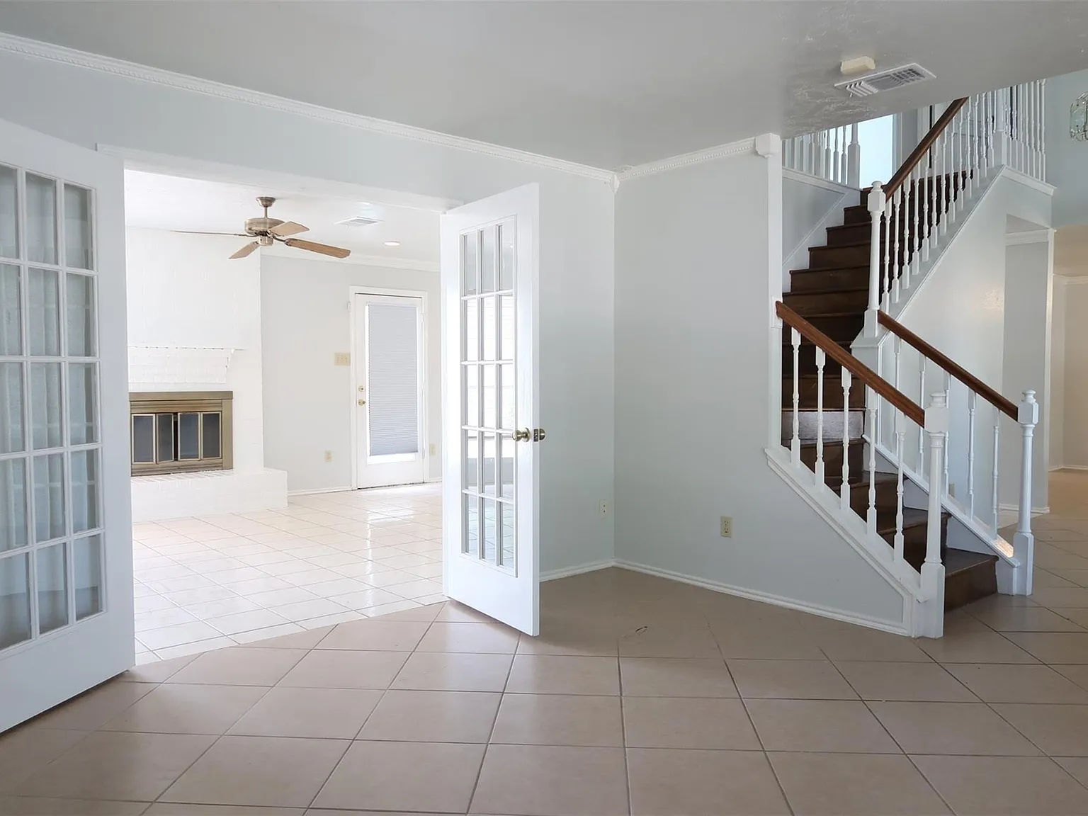 3 bed, 2.5 bath, 2270 sqft, $2,395 — Photo 3