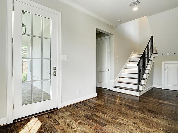 4th image of 933 Dunleigh Meadows Ln