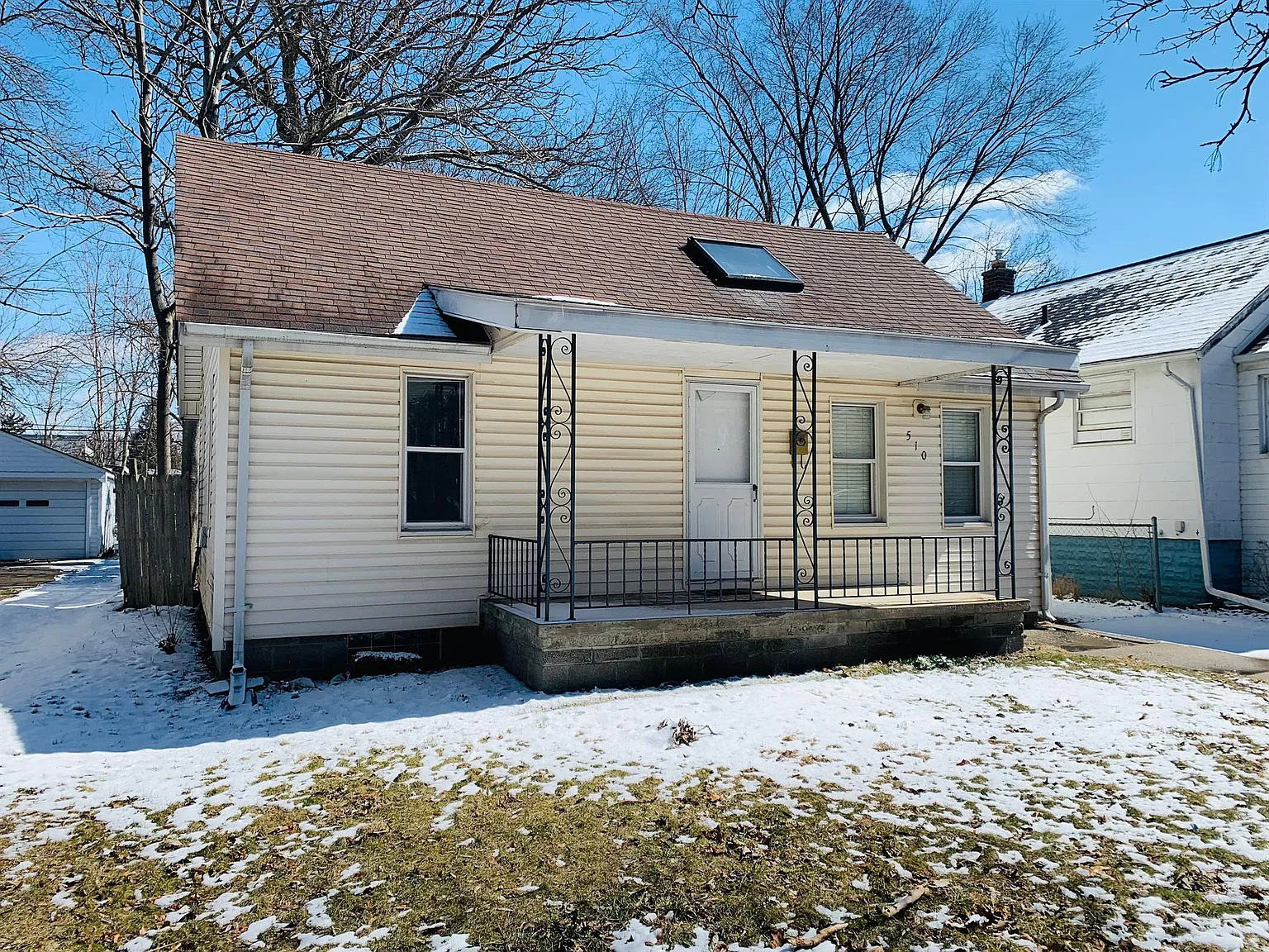 510 Stratford Rd photo 1