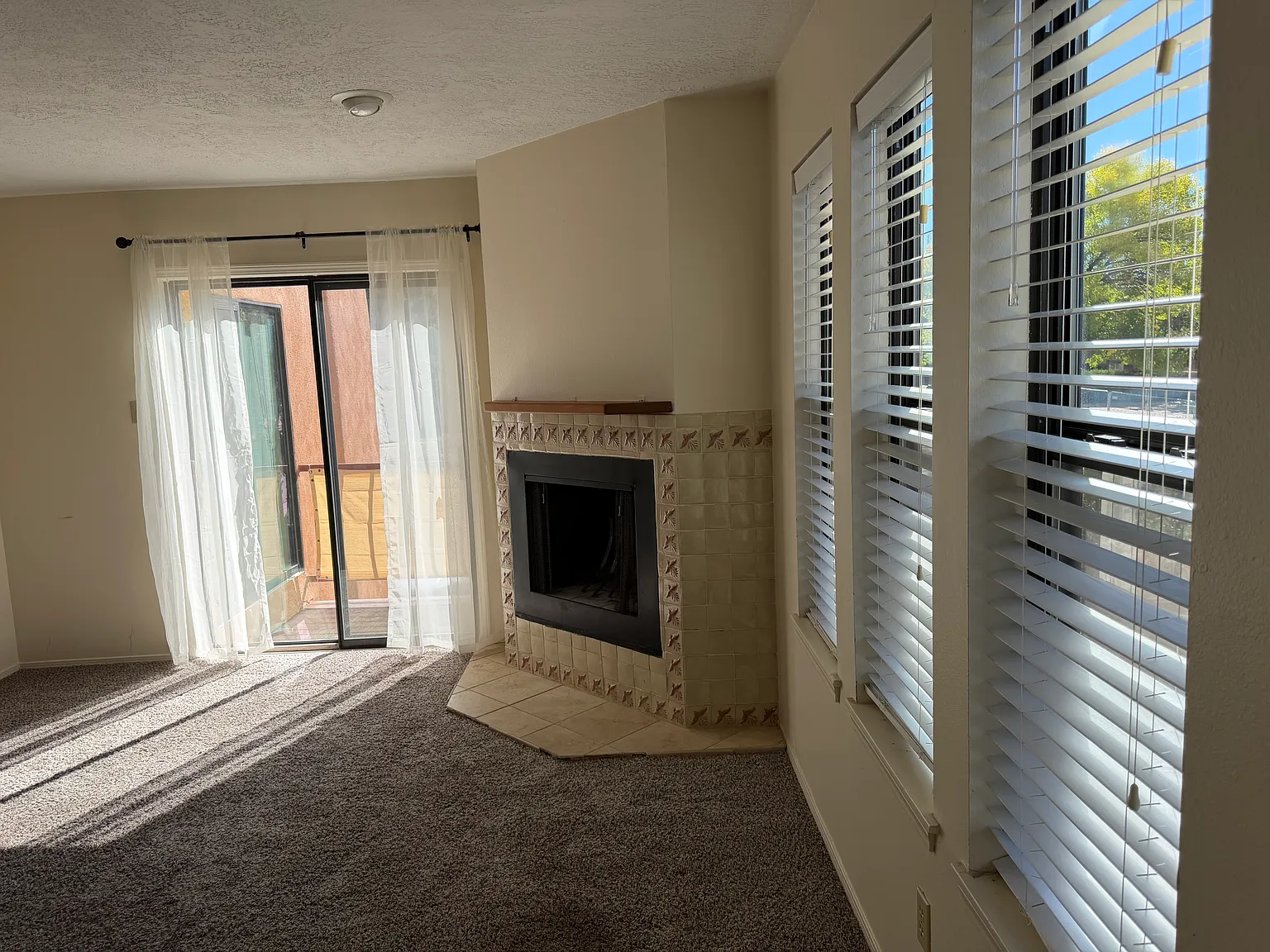 2 bed, 1300 sqft, $2,300 — Photo 3