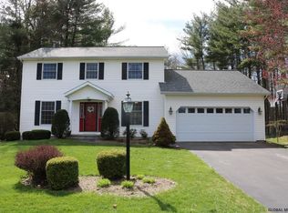 27 Fairmount Dr, Wilton, NY 12831