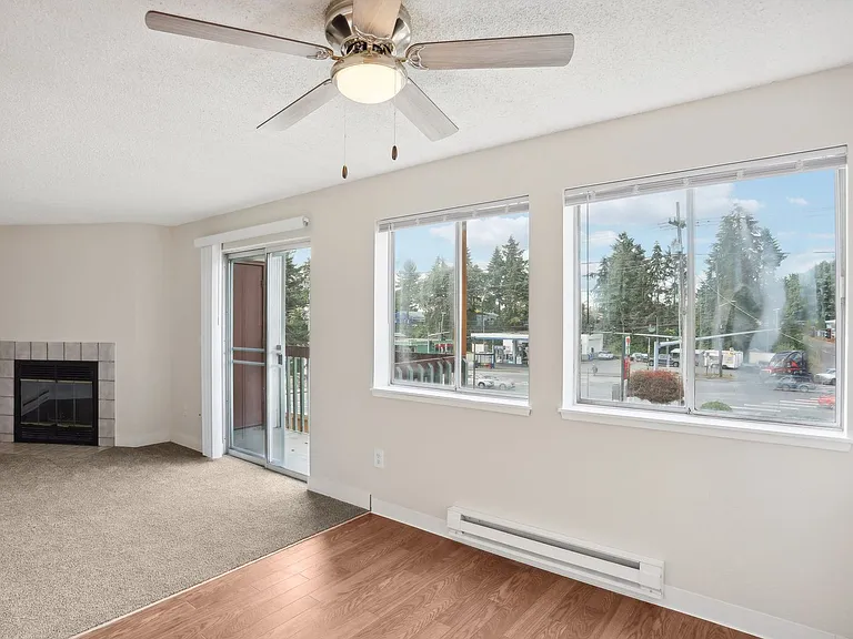 Hillview Apartments — Photo 12