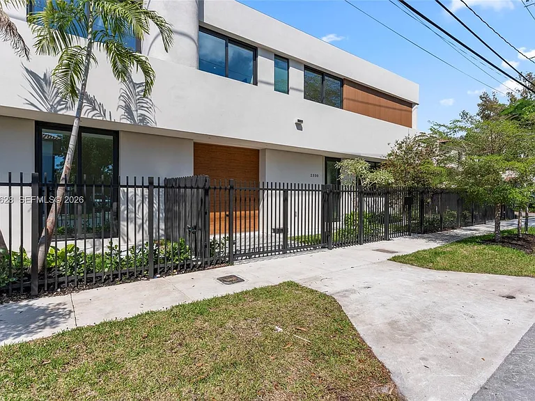 2330 SW 36th Ave — Photo 6