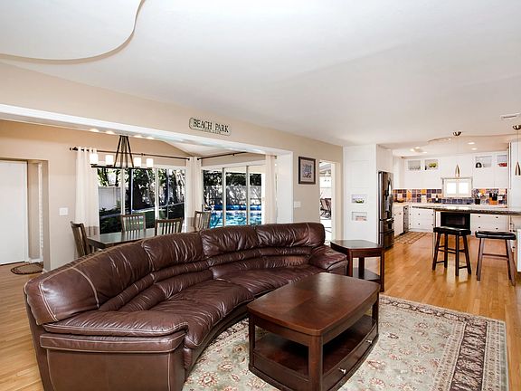 3rd image of 4620 W Beach Park Dr