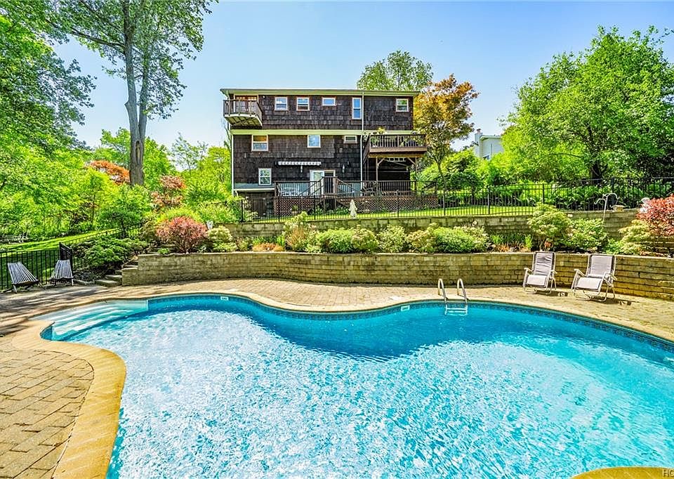 1st image of 11 Milano Ct