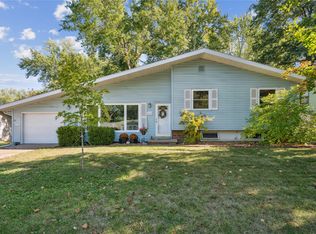 1104 Hazel St, Pella, IA 50219