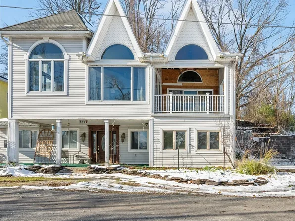 584 Apple Dr, Coventry Township, OH 44319