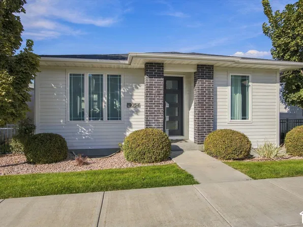 1054 W Albion Meadow Way, Bluffdale, UT 84065