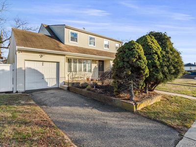 25 Ford Drive W, Massapequa, NY, 11758