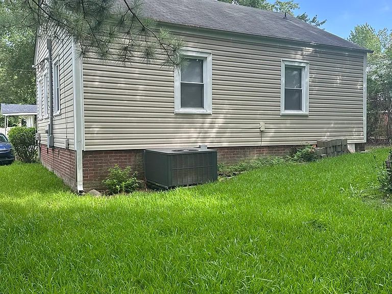 113 N Summit St — Photo 2