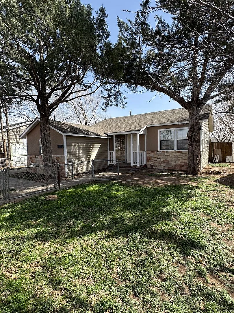 Adorable 3bedrooms 1 bathroom large fenced in backyard — Photo 2