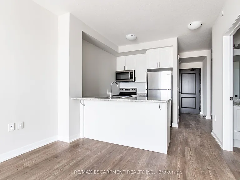 870 Queenston Rd #511 — Photo 4