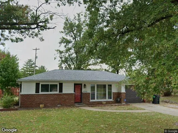 2 Woodhaven Ct, Belleville, IL 62223