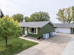 60 Lind Blvd, Harwood, ND 58042