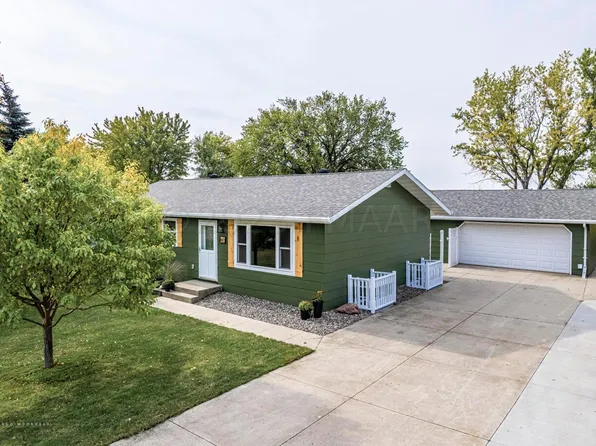 60 Lind Blvd, Harwood, ND 58042