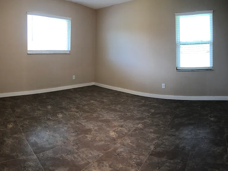27250 Adams St #B — Photo 7