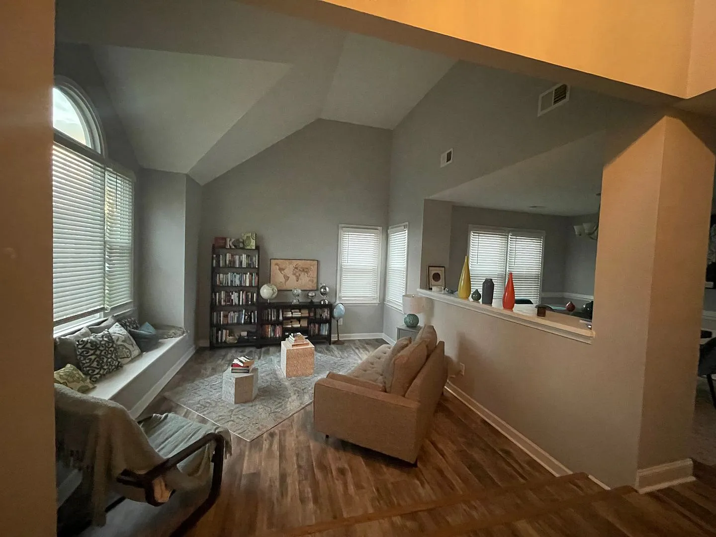 Beautiful Waterfront Home in Greenwood Estates — Photo 4