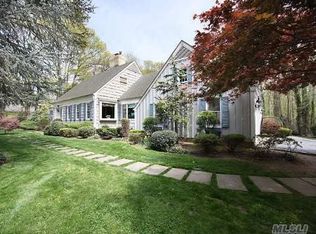 6 Old Post Ln, Saint James, NY 11780