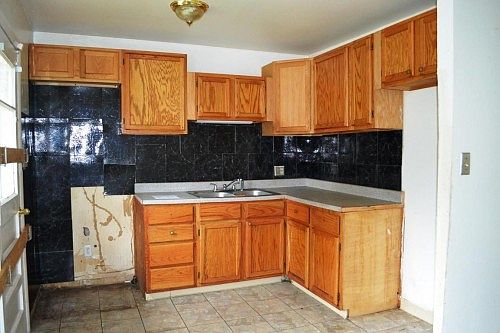 4th image of 1548 Burlington Ave