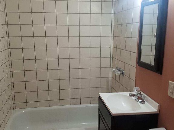 2nd image of 302 S Illinois St