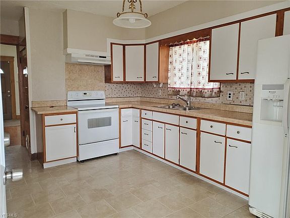5th image of 1241 W 11th St