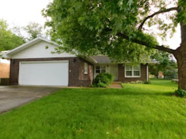 217 W Indiana St, Momence, IL 60954