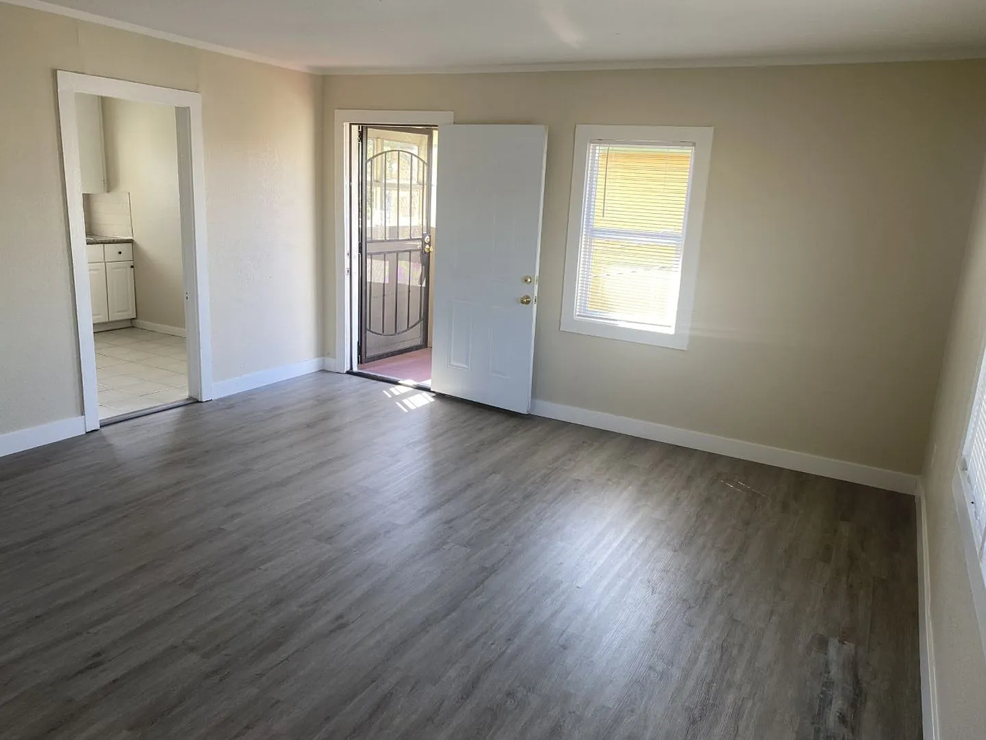 Lovely 2 Bedroom, 1 Bathroom Unit in Vallejo! — Photo 4