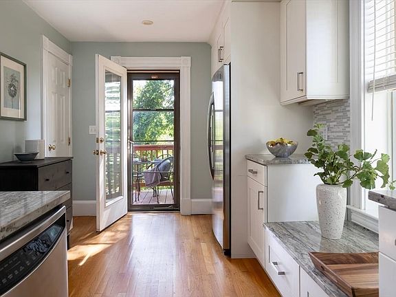3rd image of 16 Kent Sq #2