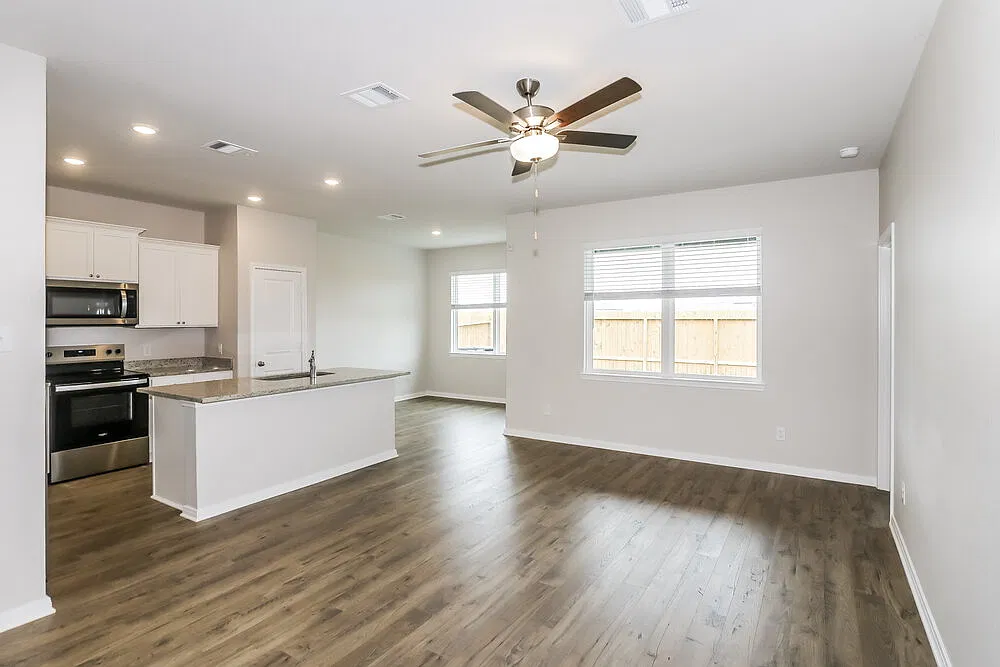 3 bed, 2.0 bath, 1420 sqft, $1,885 — Photo 3