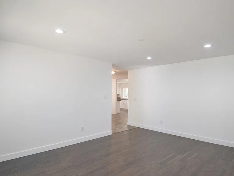 1321 Astoria Dr — Photo 40