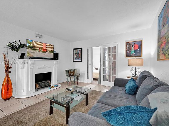 4th image of 1770 NE 191st St APT 115-1