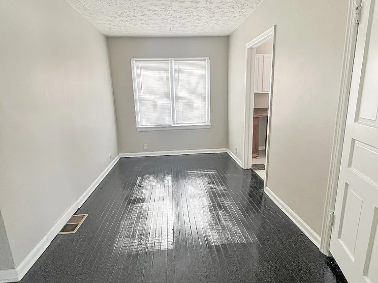 1227 W 25th St — Photo 9