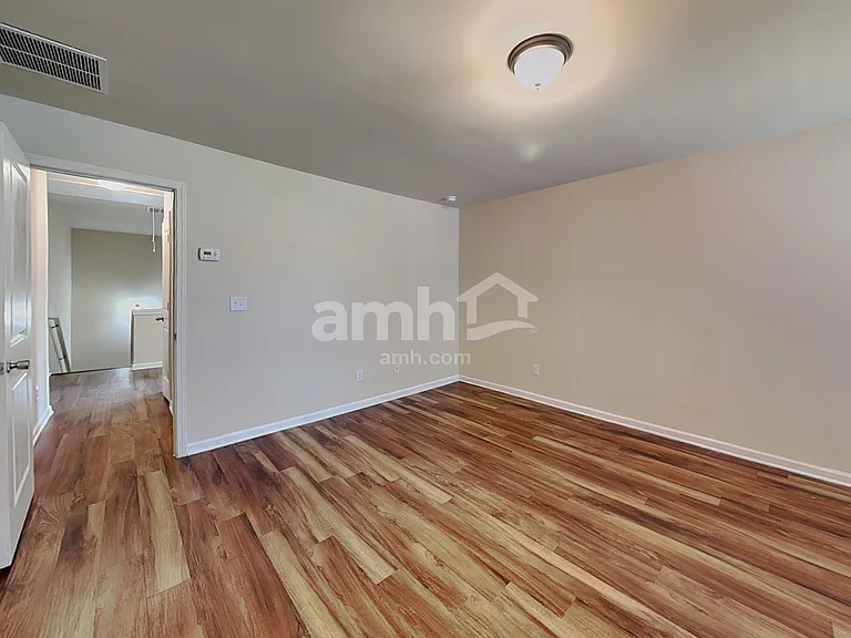 223 Maxton Ave — Photo 7