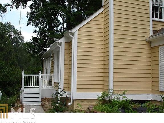 2nd image of 301 Hip Pocket Rd