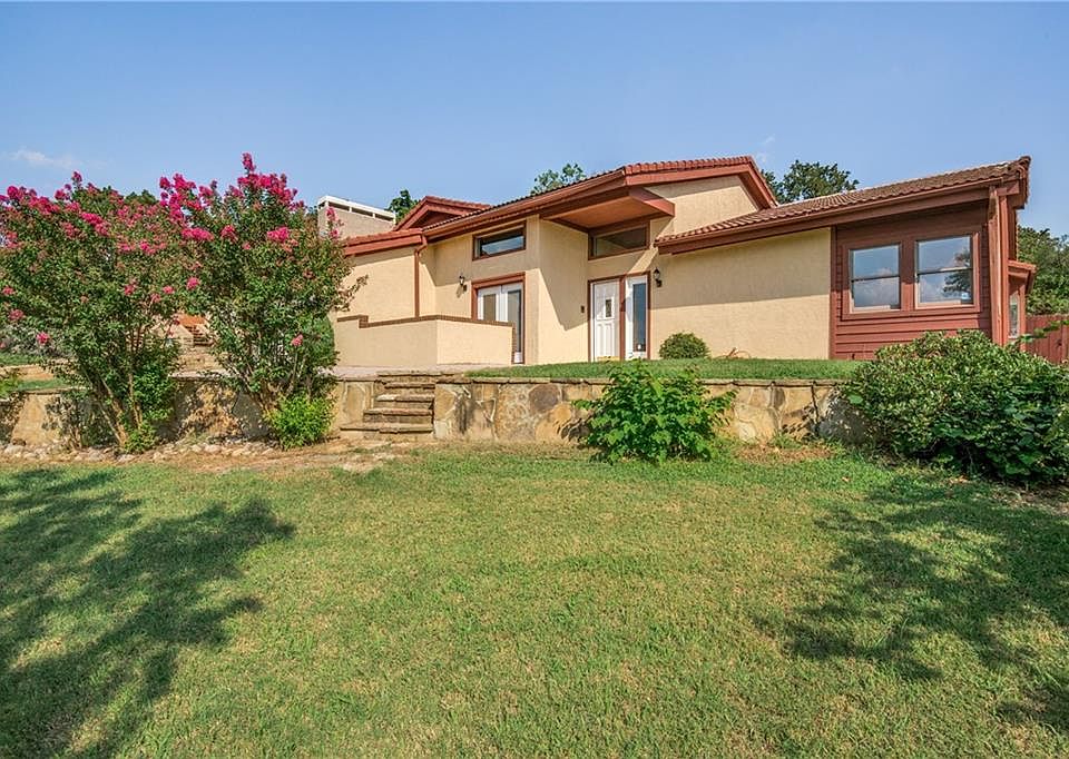 1st image of 228 Oak Hill Dr