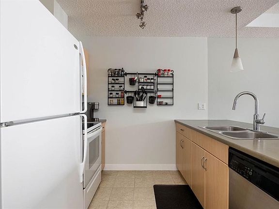 4th image of 136 C S Sandpiper Rd #401