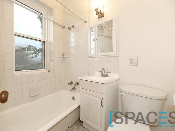5th image of 4216 N Clark St #4226C3
