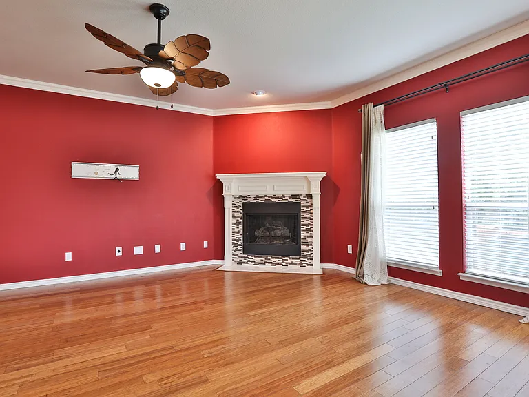 11921 Kingsville Dr — Photo 7