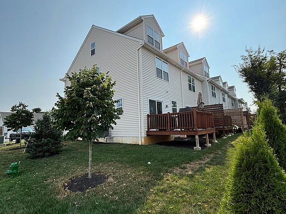 3rd image of 315 Martin Ave