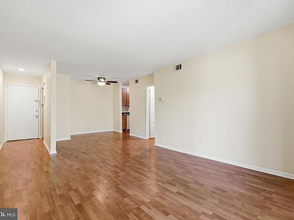 3rd image of 5419 Golf View Dr APT B-2