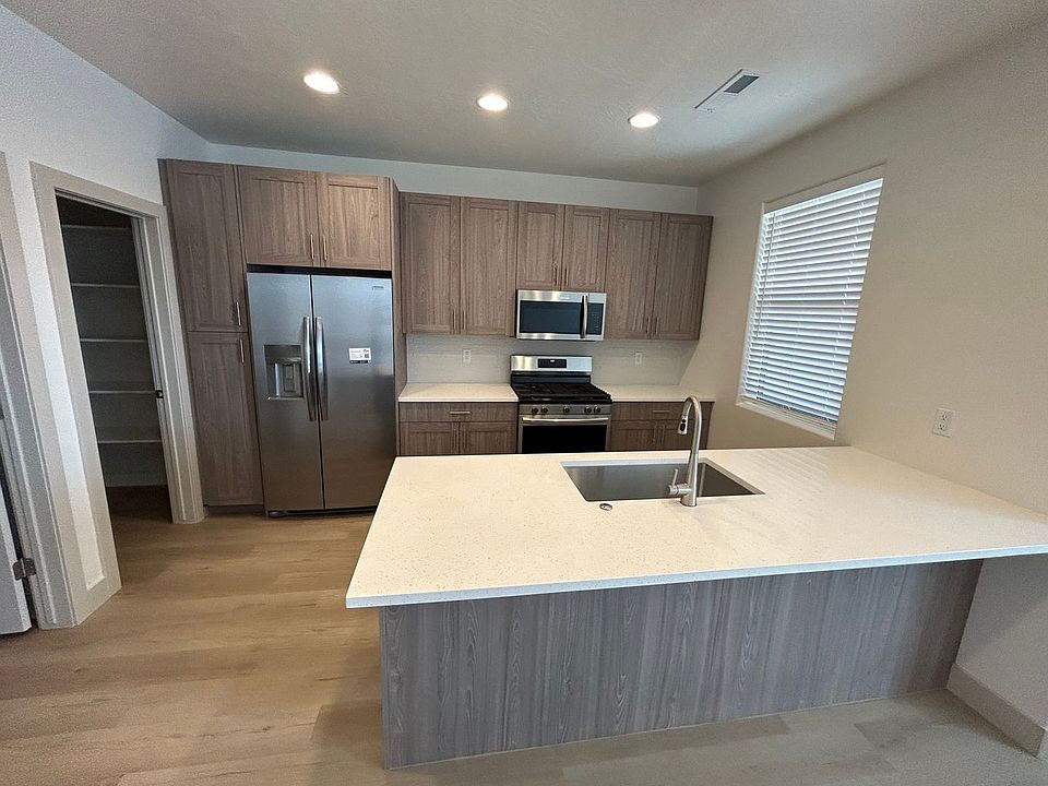 1st image of 960 Heritage Dr Unit 11