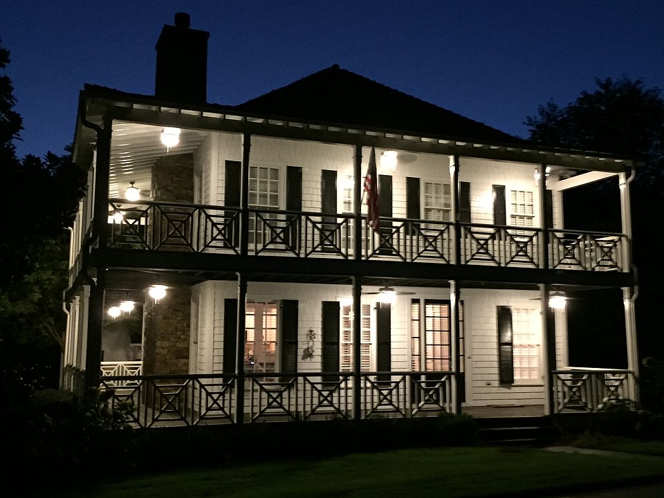 1st image of 10 Parkside Aly